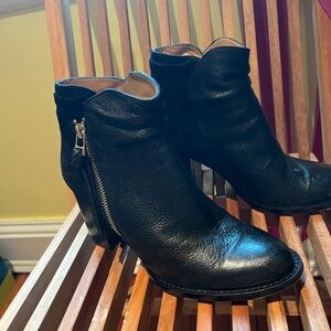 Lightly worn Lucchese Black Leather Ankle Boots